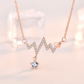 قلادة تخطيط القلب الكهربائي من الفضة الإسترلينية 925 بتصميم قمر العسل