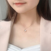 قلادة من الفضة الإسترلينية عيار 925 مرصعة بحجر القمر الطبيعي على شكل هلال