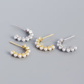 أقراط دائرية من الفضة الإسترلينية عيار 925 على شكل حرف C من اللؤلؤ الصدفي الكلاسيكي